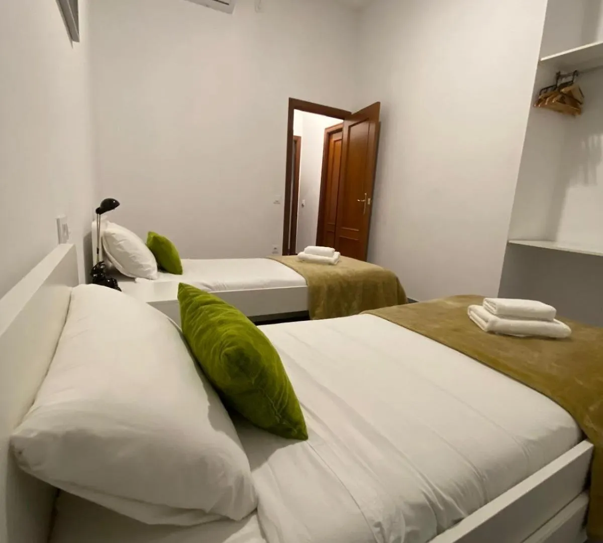 Pelicano Urban Apartment contacts